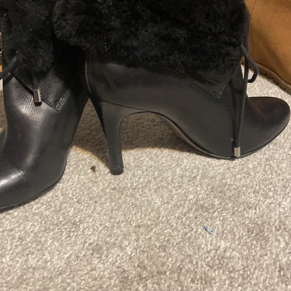 Coach Leather fur booties size 8 1/2 fits more like an 8 good condition. - Picture 3 of 11